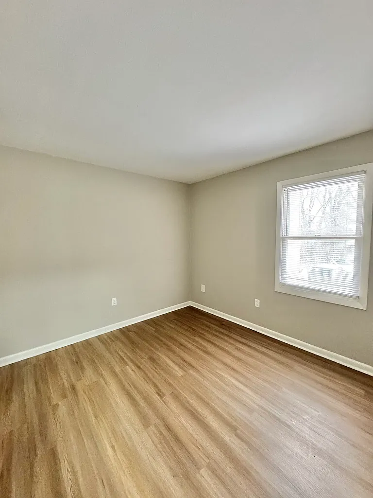 510 Holladay Dr — Photo 4
