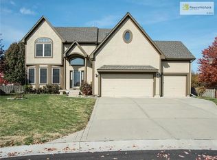 1002 SW 11th Ct, Lees Summit, MO 64081