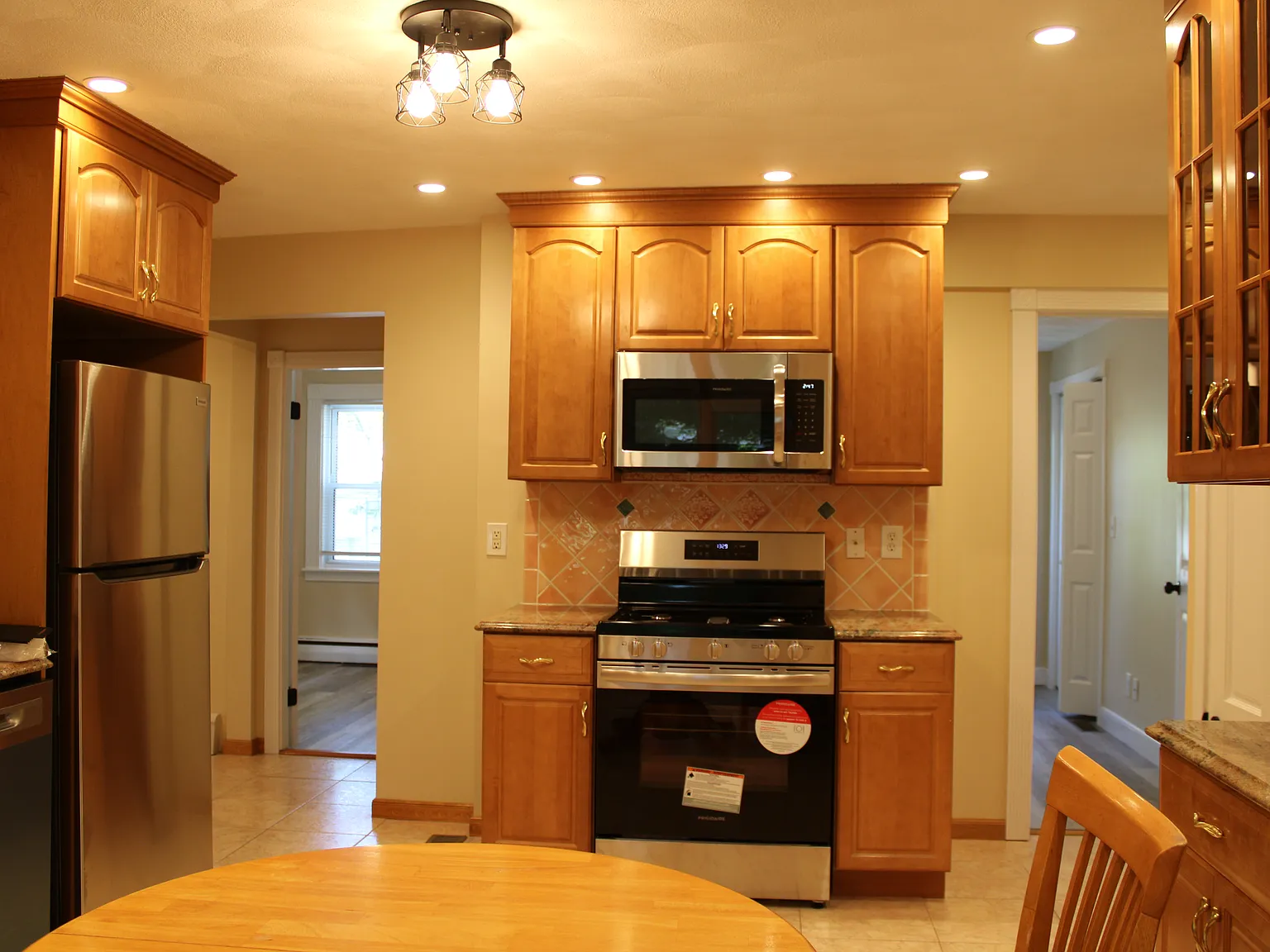 2 bed, 1100 sqft, $3,000 — Photo 2