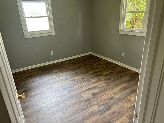 3rd image of 122 Ivydale Rd #A