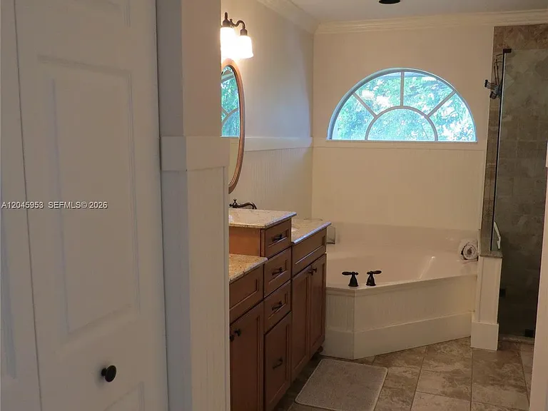 542 N Cypress Dr — Photo 3