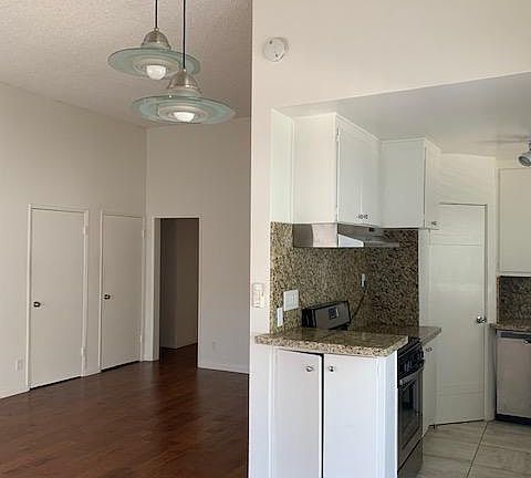 3rd image of 11707 Goshen Ave #7