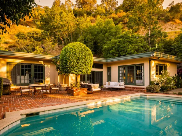 10216 Cielo Dr, Beverly Hills, CA 90210