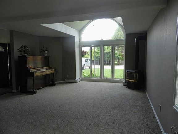 3rd image of 108 Artemos Dr