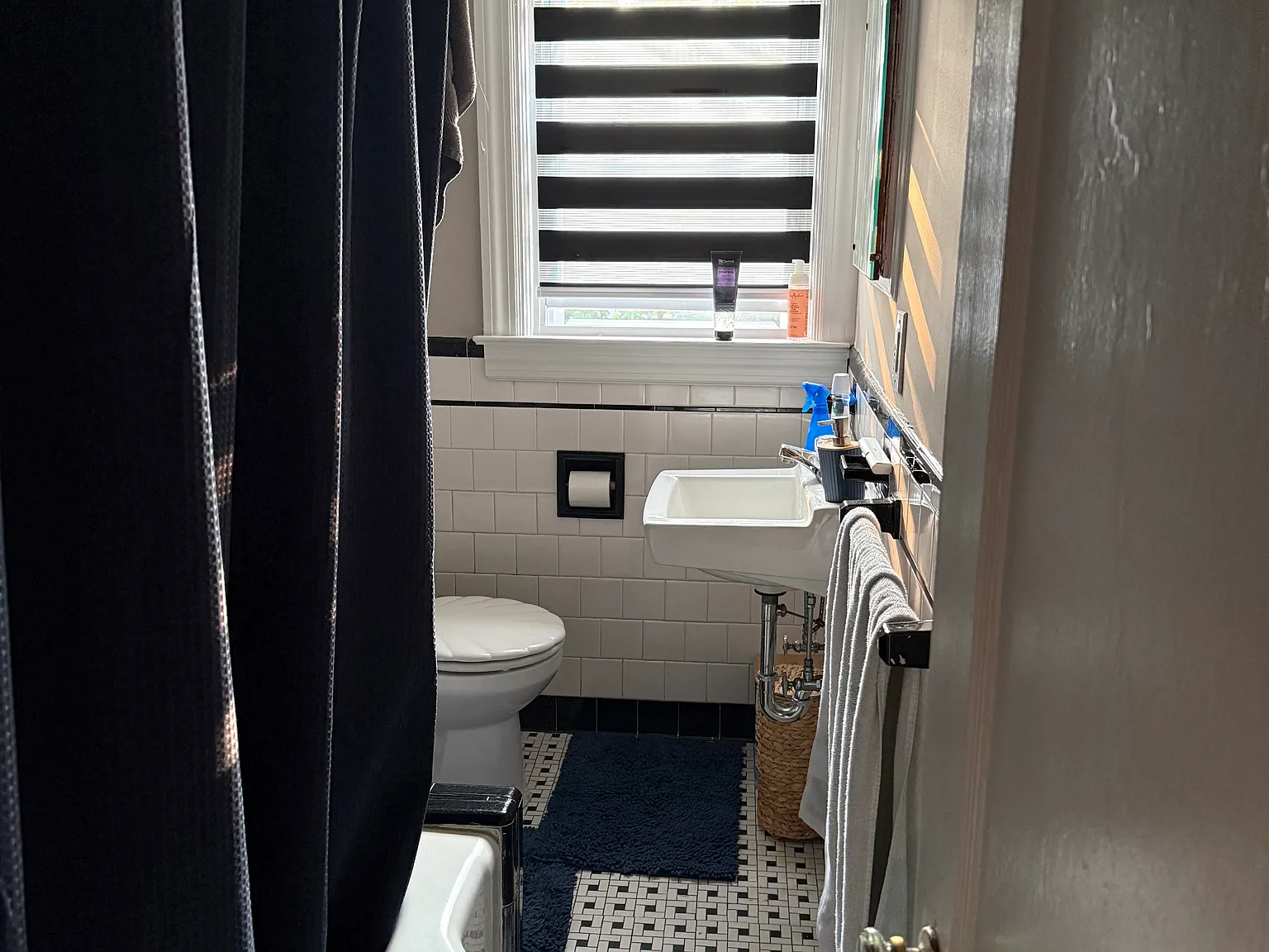 1015 Reservoir Ave — Photo 2