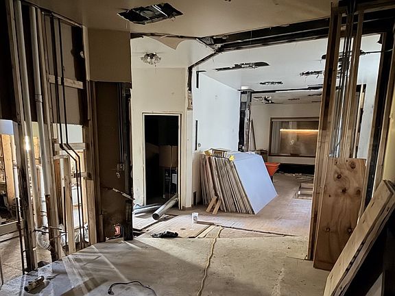 4th image of 529 W Englewood Ave