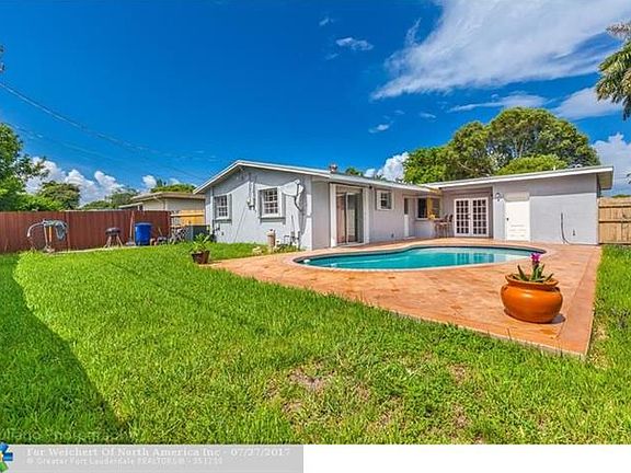 4th image of 3904 E Lake Pl