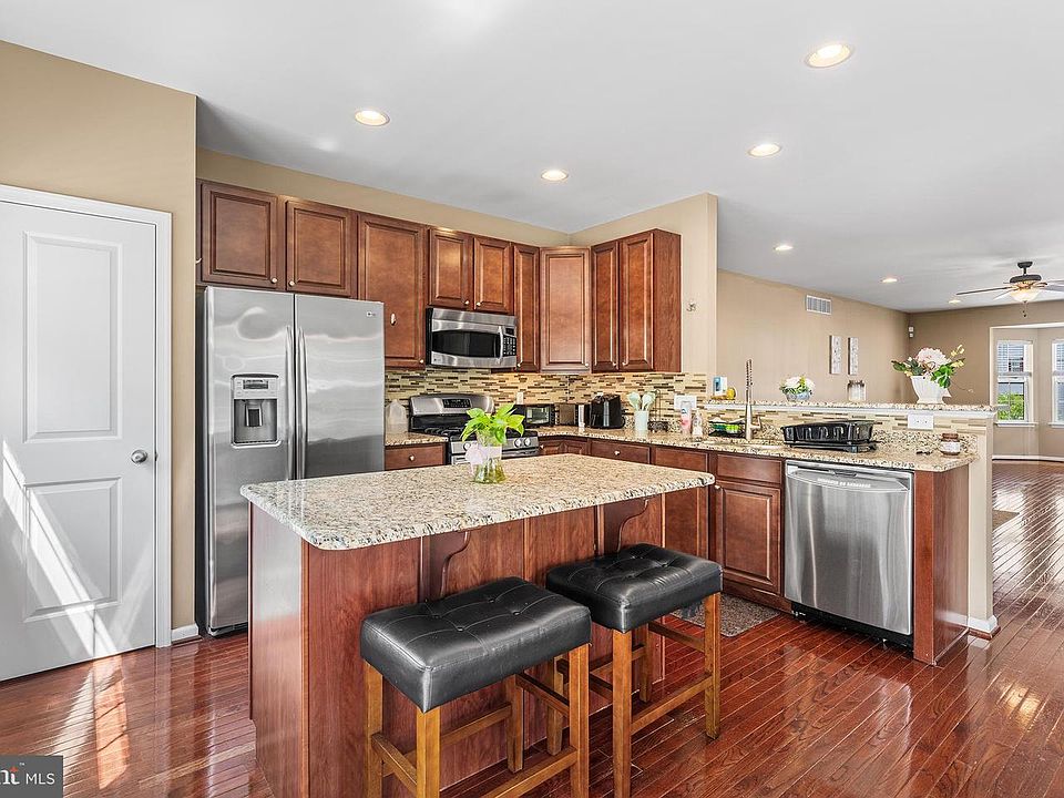 1st image of 135 Winterberry Way