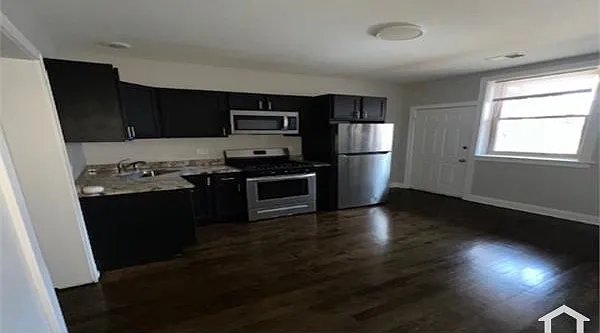 8121 S Maryland Ave #2 — Photo 8