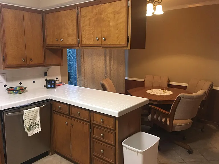 321 Englewood Dr — Photo 9