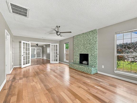 4th image of 8535 Randall Ct