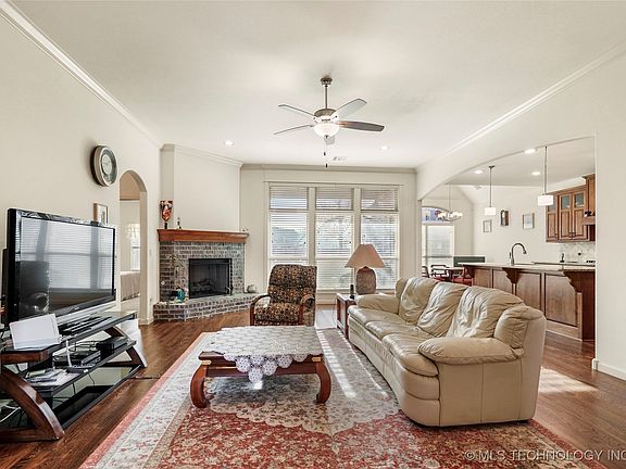 4th image of 3729 S Elder Blvd
