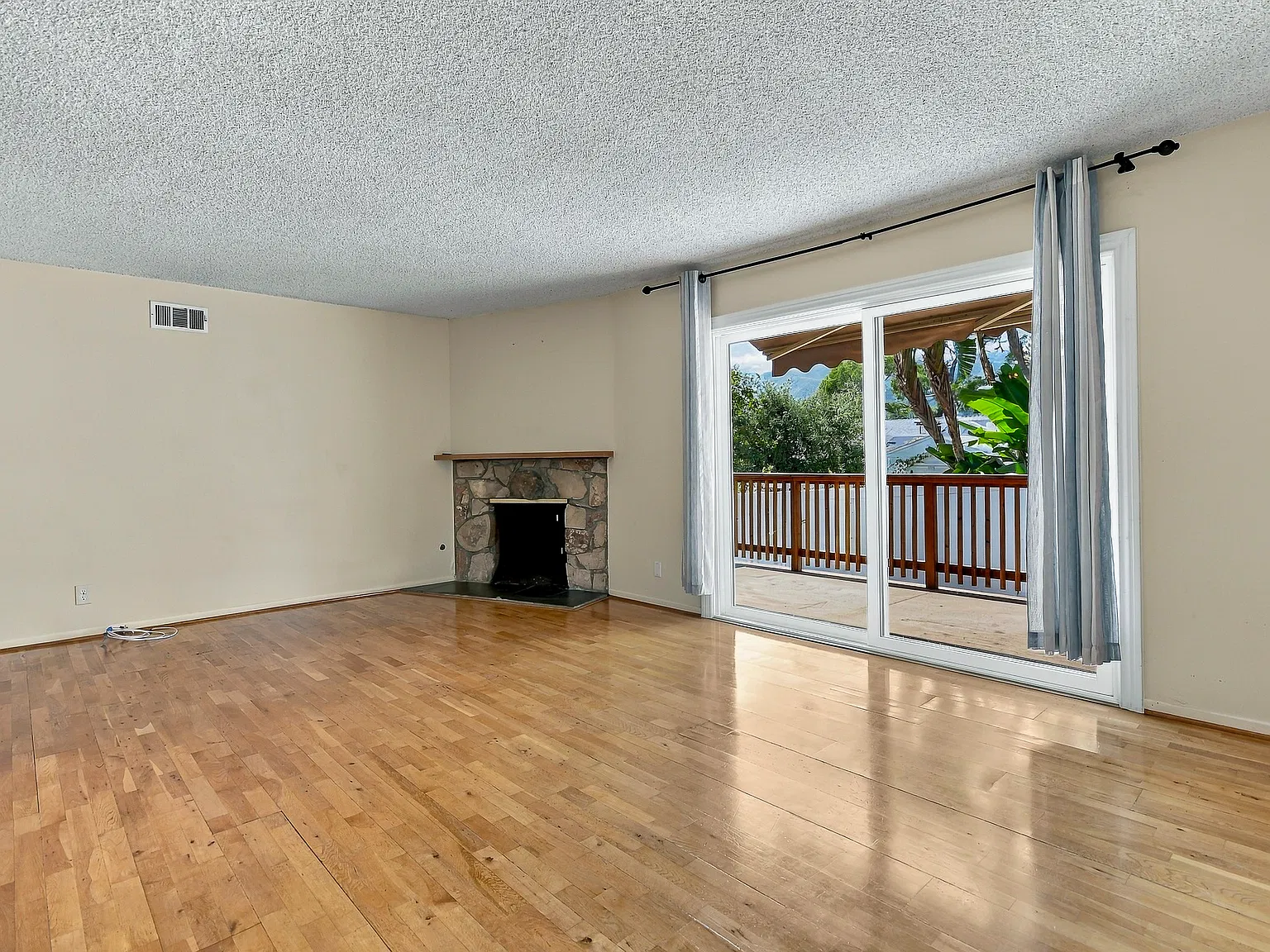 4321 Raymond Ave — Photo 4
