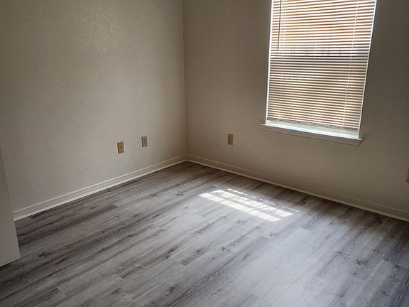 4th image of 504 Esther Cir #2