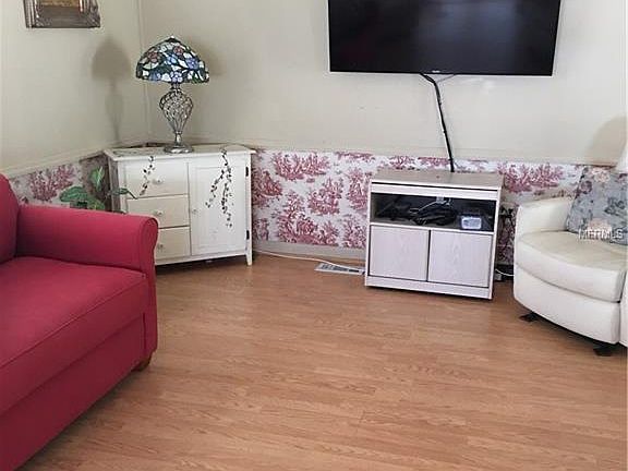 4th image of 236 Pelican Dr N