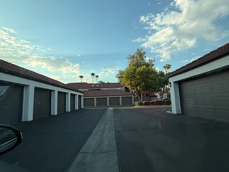 8147 N Cedar Ave #107 — Photo 31