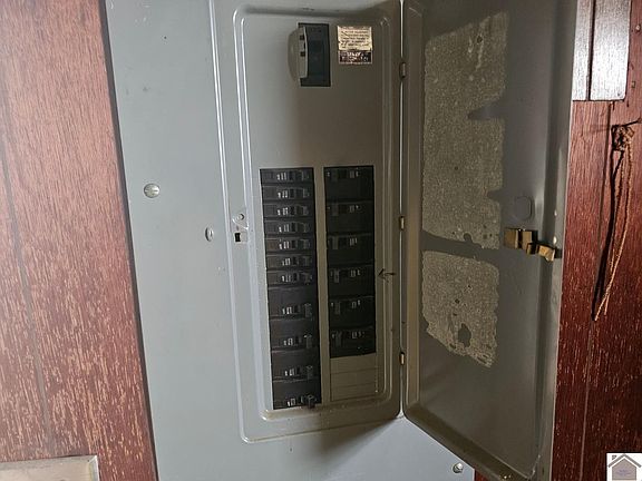 4th image of 108 E 22nd St