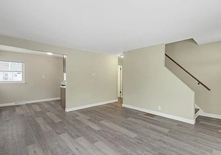 1031 Good Pl — Photo 4