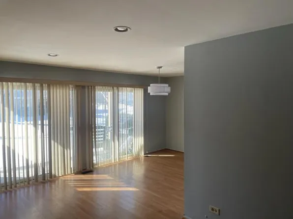 1133 Hawthorne Ct APT B-1, Wheeling, IL 60090