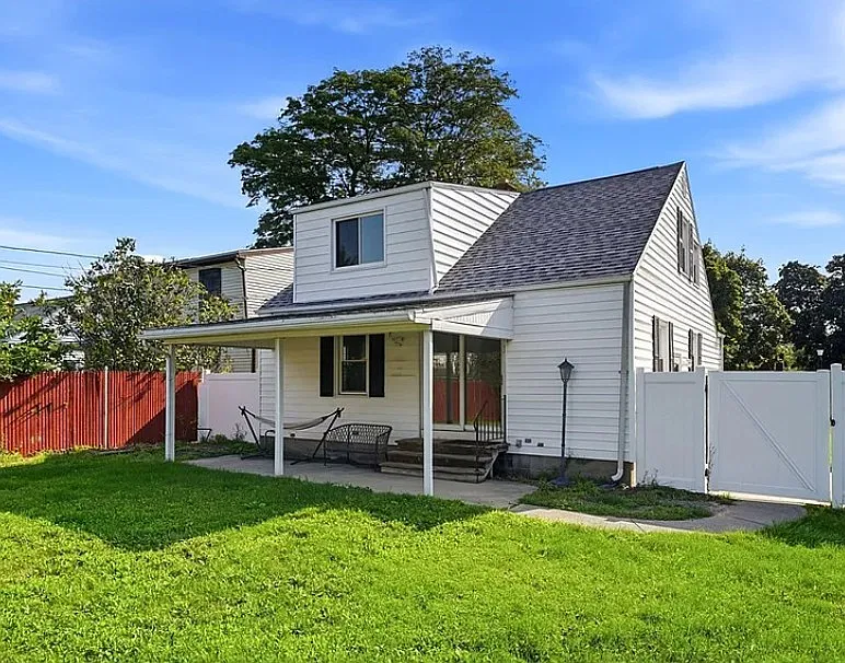 4 bed, 1596 sqft, $2,500 — Photo 2