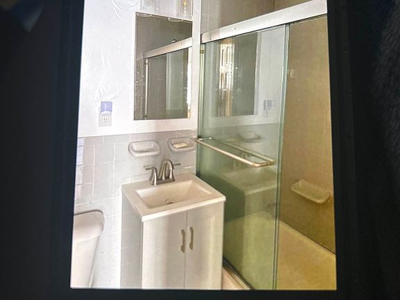 4th image of 297 Pleasant Ave APT 4B