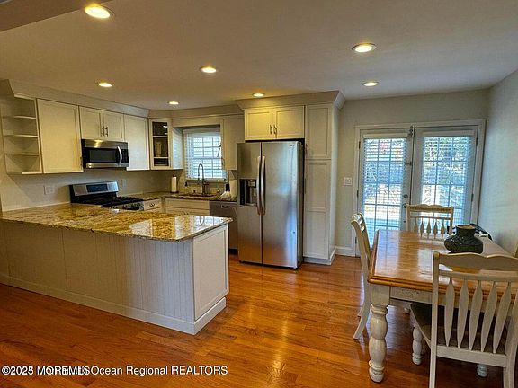 5th image of 217 Pearce Ave #B