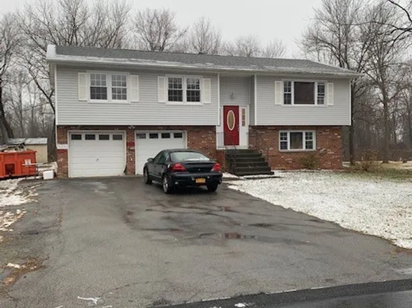 18 Caroline Dr W, Wappingers Falls, NY 12590