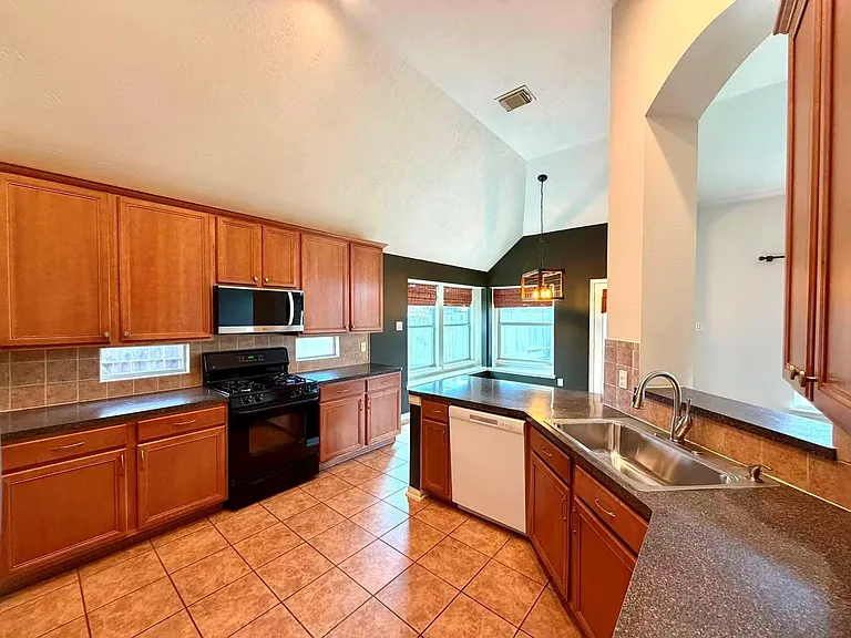 7018 Paradise Park Bnd — Photo 2