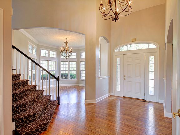 3rd image of 29055 Weybridge Dr