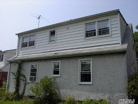 1st image of 10 Fairfield Ln