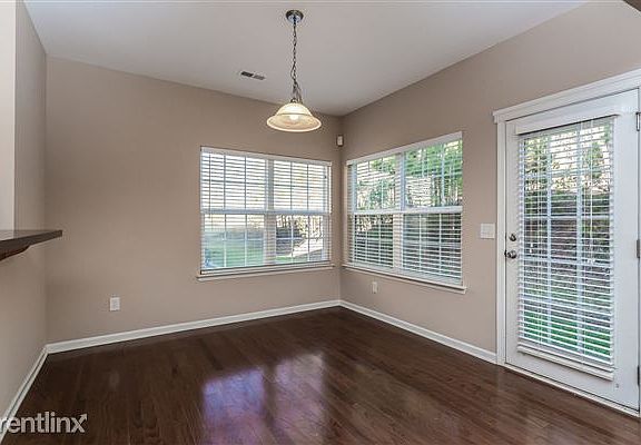 04-DiningRoom