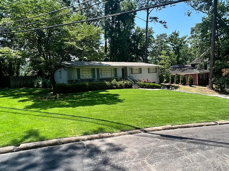 707 Warwick Rd — Photo 3