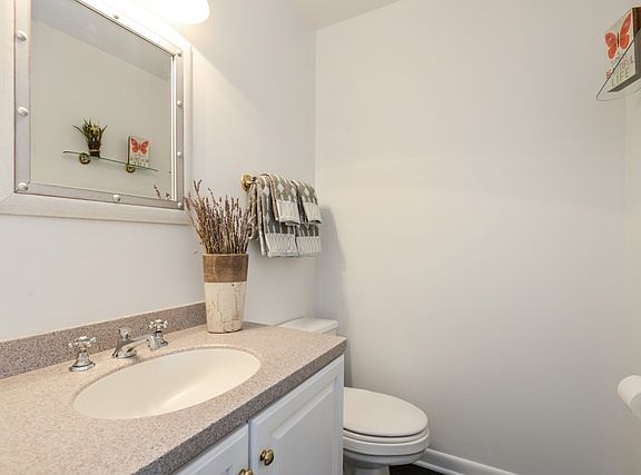 4th image of 324 Prospect Ave