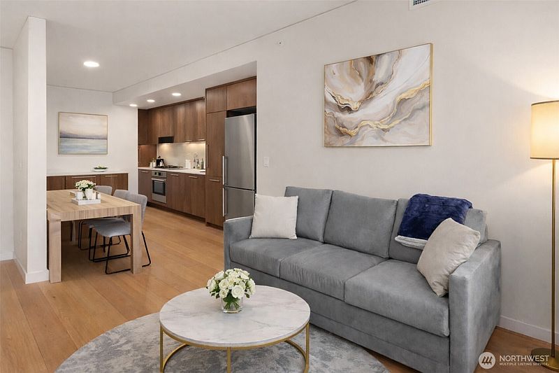 5th image of 121 Stewart Street #603
