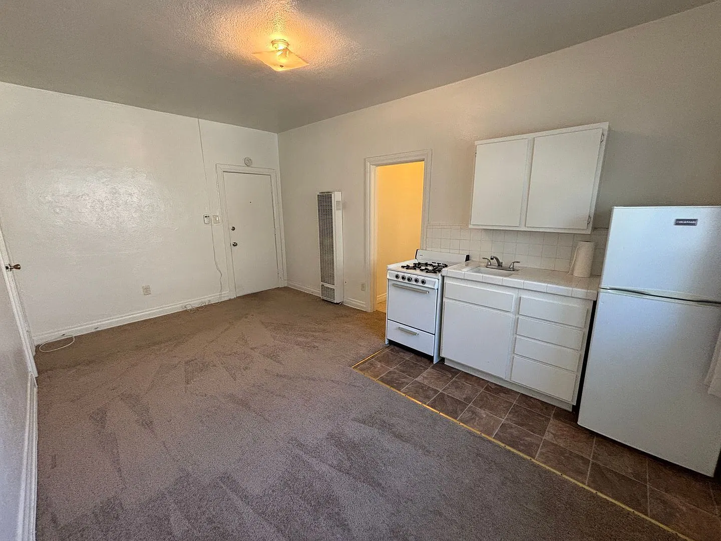 Studio, 1.0 bath, 300 sqft, $1,300 — Photo 3