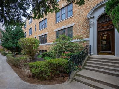 417 Washington St APT 6, Brookline, MA, 02446
