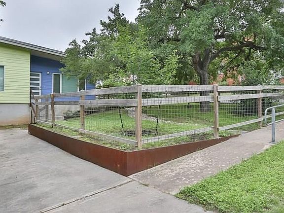 5th image of 2201 S L Davis Ave #A
