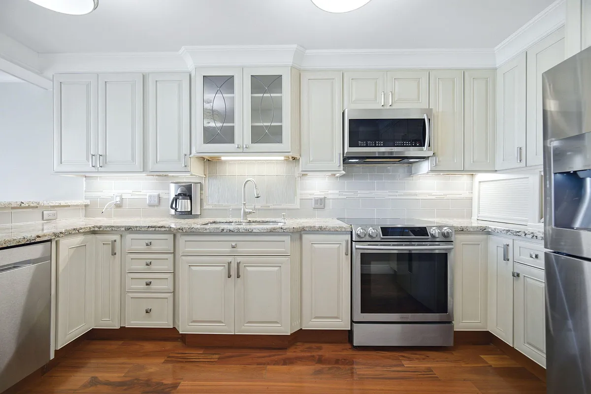Building Photo - 2901 S Palm Aire Dr