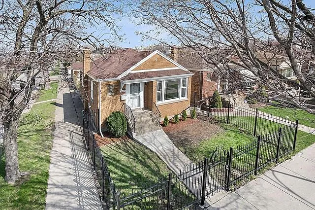 10001 S Rhodes Ave photo 1