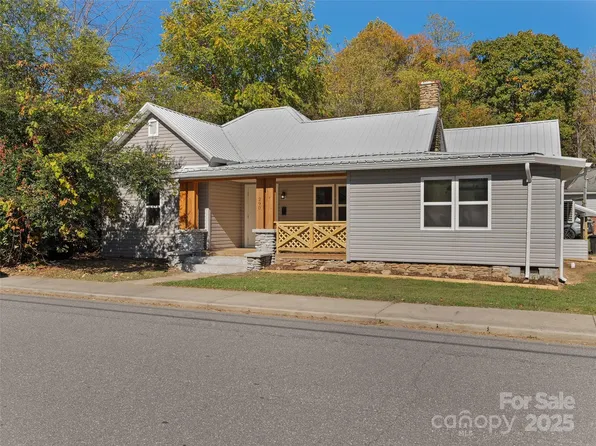 290 Killian St, Waynesville, NC 28786