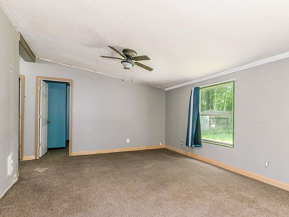 4th image of 2529 Lake Dr
