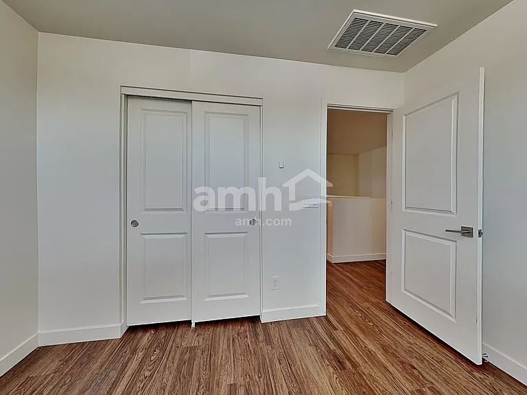 4206 S 105th Dr — Photo 14