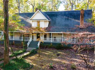 110 Amanda Dr, Matthews, NC 28104