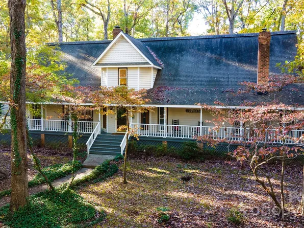 110 Amanda Dr, Matthews, NC 28104