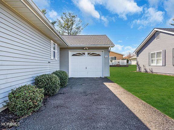 4th image of 167 Everest Drive S