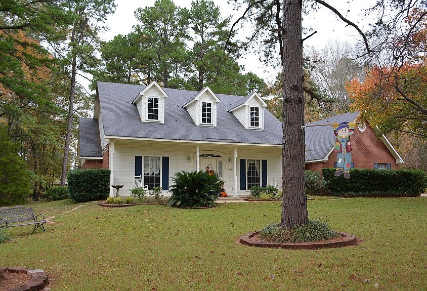 1st image of 8450 Woodstock Dr