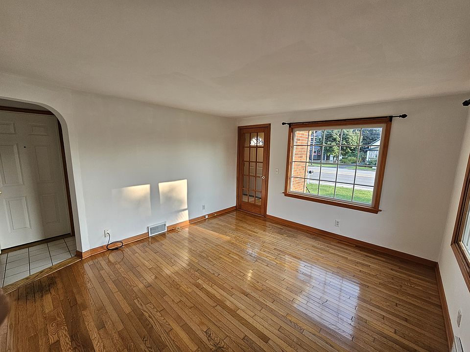 3582 Seneca St Buffalo NY Zillow