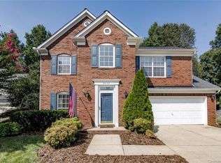 9032 Pickering Grove Ln, Charlotte, NC 28216