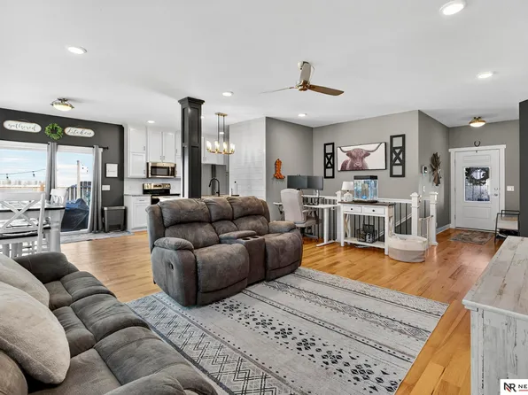 413 Eastwood Dr, Louisville, NE 68037