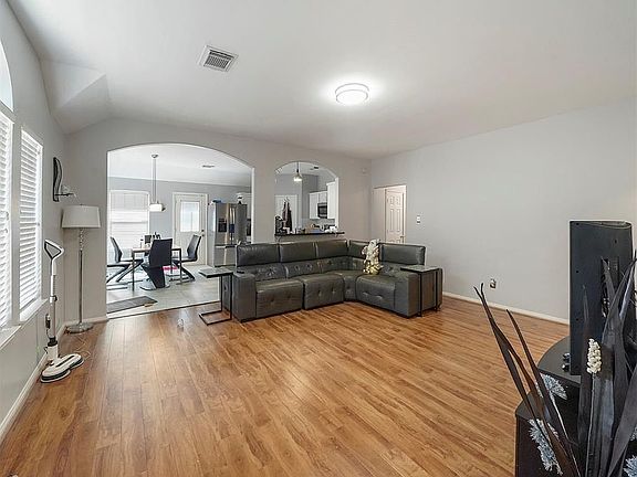 3rd image of 1415 Rogers Lake Ln